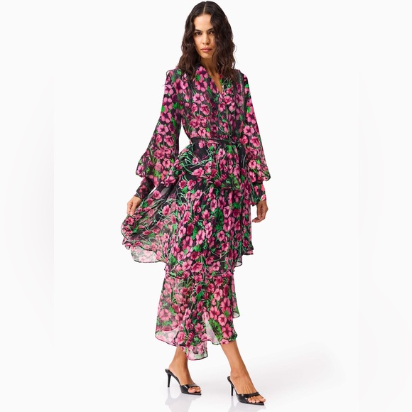 Elliatt Dresses & Skirts - Elliatt Estelle Long Sleeve Maxi Dress in Black & Pink Floral size S NWT